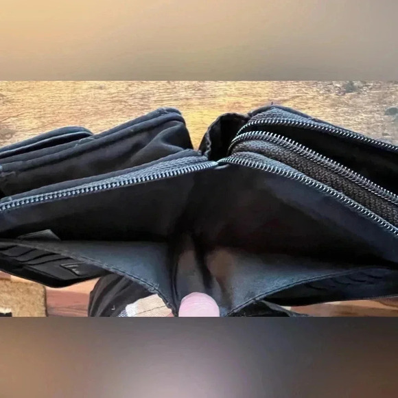 Vera Bradley | black microfiber women’s wallet. - Picture 12 of 15